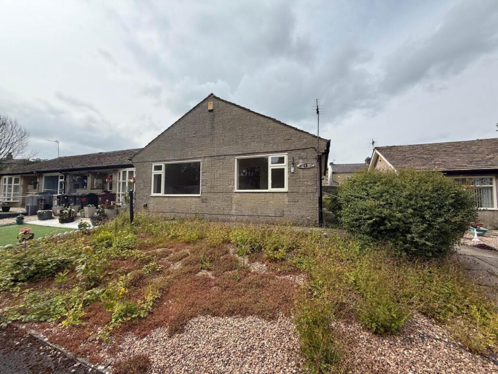 Main image of property: Oakleigh Gardens, Clayton, Bradford
