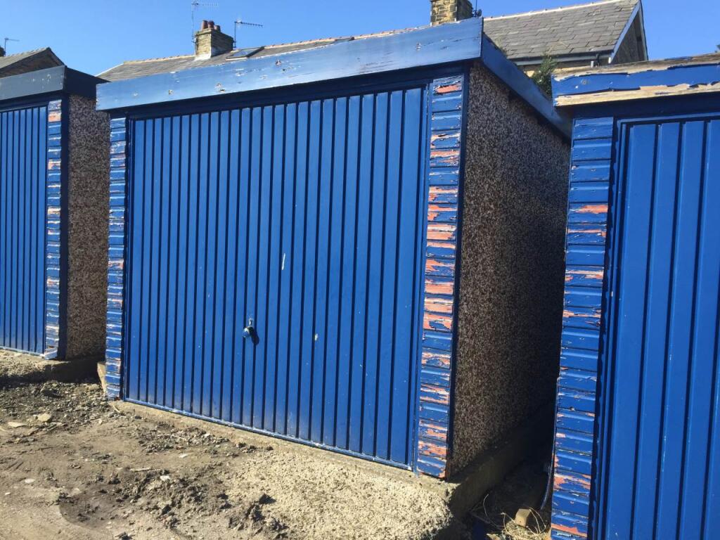 Main image of property: Garage Oxford Street, Clayton, Bradford