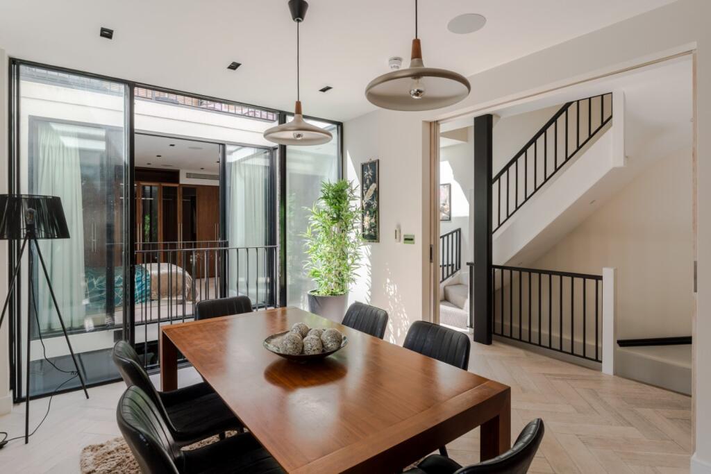 Main image of property: Elgin Mews, London