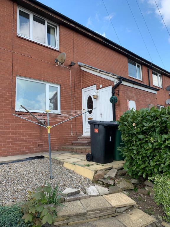 Main image of property: 1 Ledbury Grove, Middleton, Leeds, LS10 4RZ