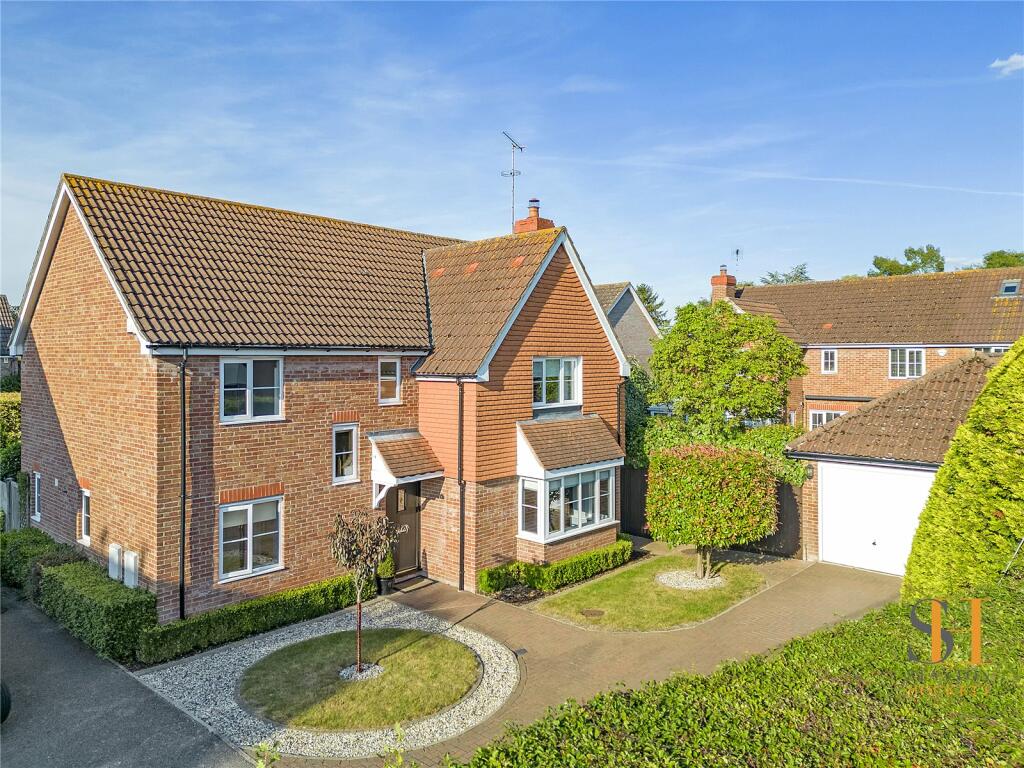 4 bedroom detached house for sale in St. Johns Place, Ramsden Heath