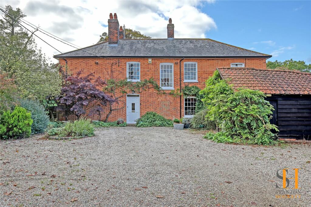 6 bedroom detached house for sale in Heath Road, Ramsden Heath