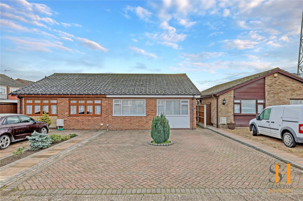 2 bedroom bungalow for sale in Essex Gardens, Linford, StanfordleHope