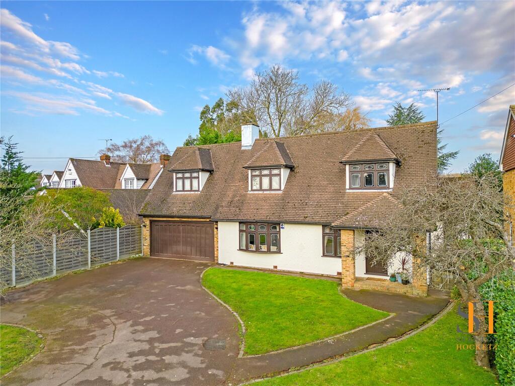 3 bedroom detached house for sale in Heath Road, Ramsden Heath