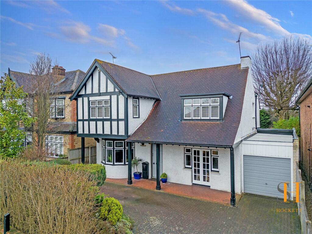 4 bedroom detached house for sale in Crossways, Shenfield, Brentwood