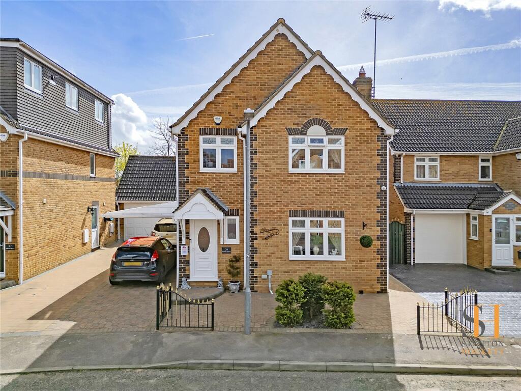 4 bedroom detached house for sale in Rowan Grove, Aveley, South