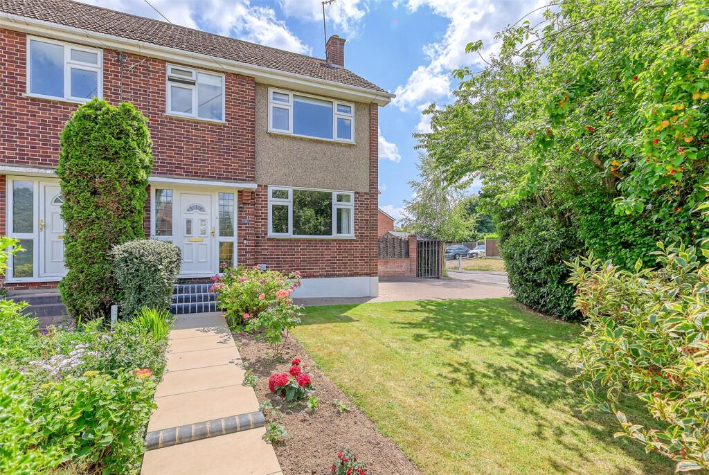 Main image of property: Tye Common Road, Billericay, Essex, CM12