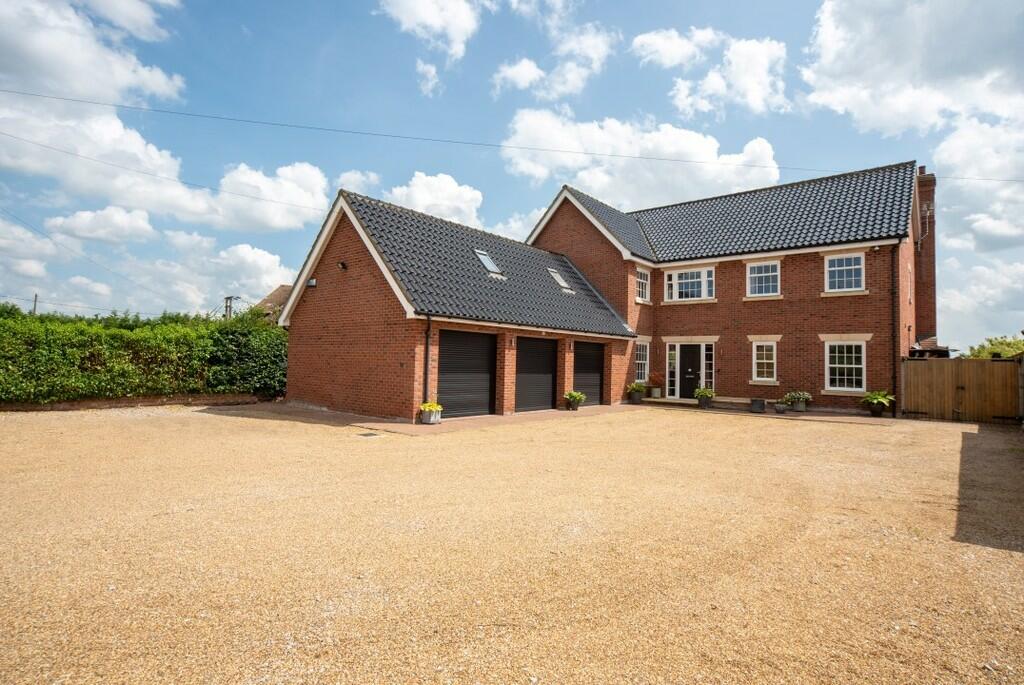 6 bedroom detached house for sale in Harleston, IP20