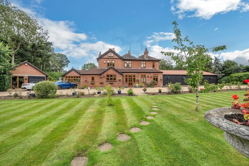 6 bedroom detached house for sale in Redenhall, Harleston, IP20