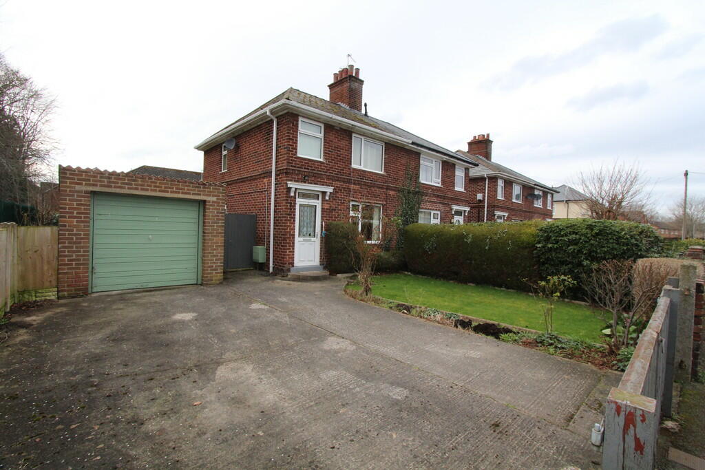 3 bedroom semidetached house for sale in Nant Garmon, Mold, CH7