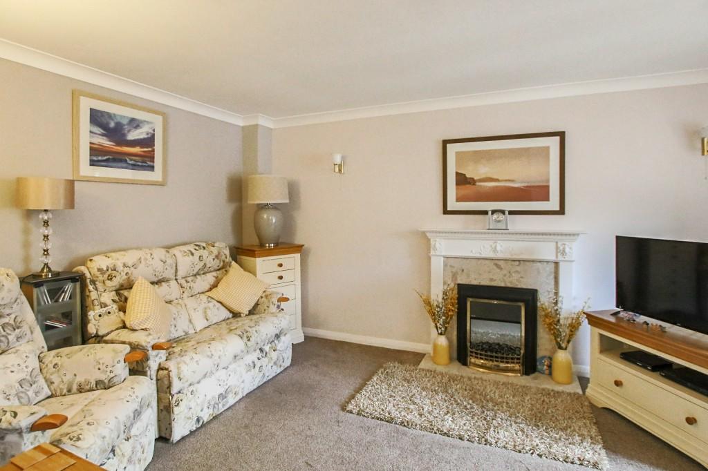 1 bedroom flat for sale in Forest Lodge, Portland Road, East Grinstead, West Sussex, RH19