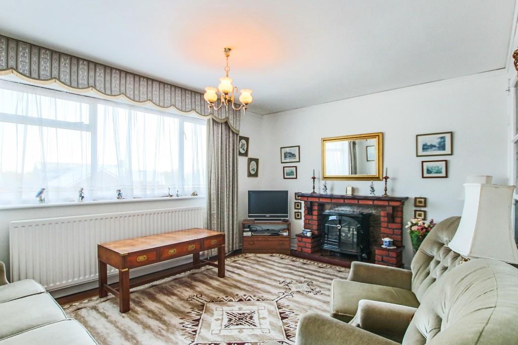 3 bedroom detached house for sale in Lynton Park Avenue, East Grinstead, West Sussex, RH19