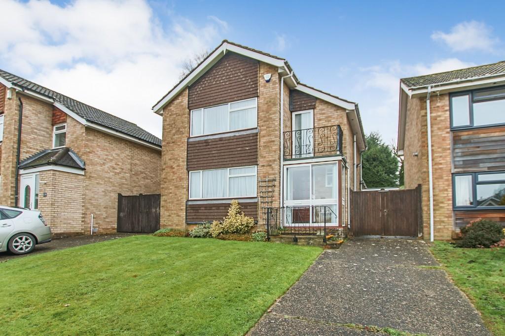 3 bedroom detached house for sale in Lynton Park Avenue, East Grinstead, West Sussex, RH19