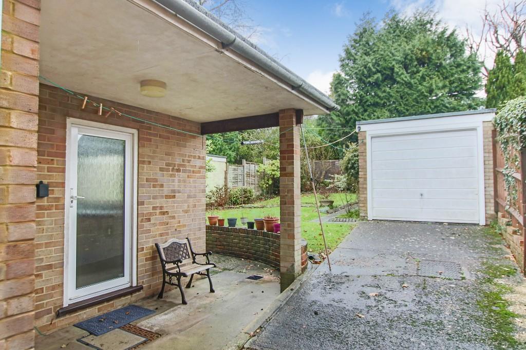 3 bedroom detached house for sale in Lynton Park Avenue, East Grinstead, West Sussex, RH19