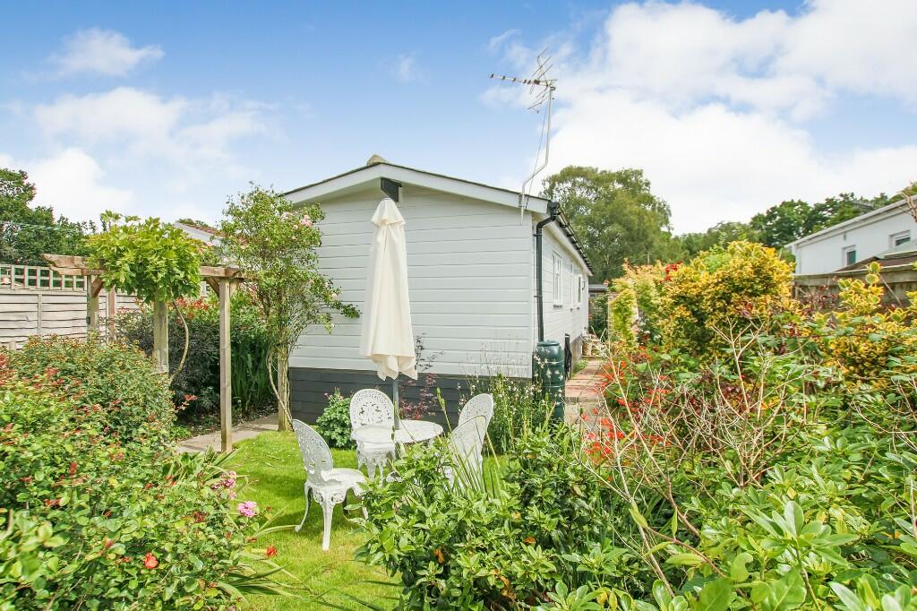 1 bedroom park home for sale in Meadowside Park, Lingfield, Surrey, RH7