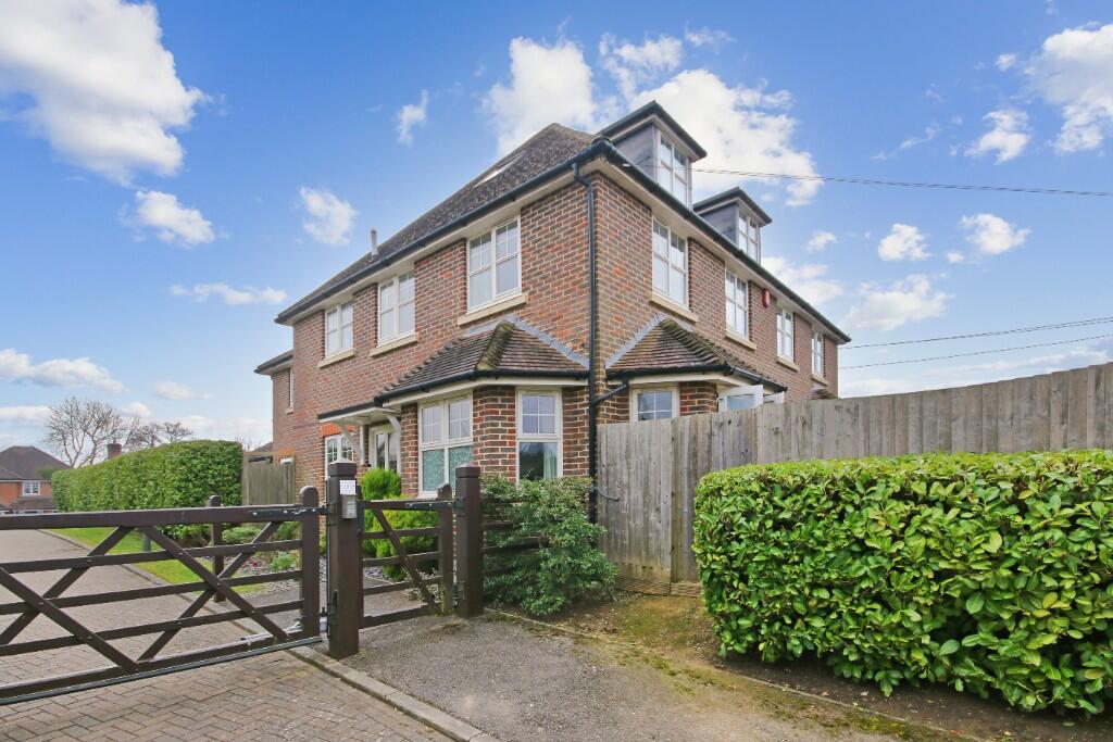 5 bedroom semidetached house for sale in Holtye Road, East Grinstead