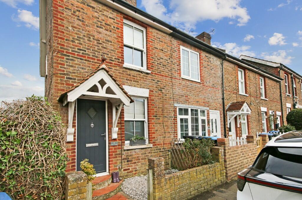 2 bedroom end of terrace house for sale in Lingfield Road, East