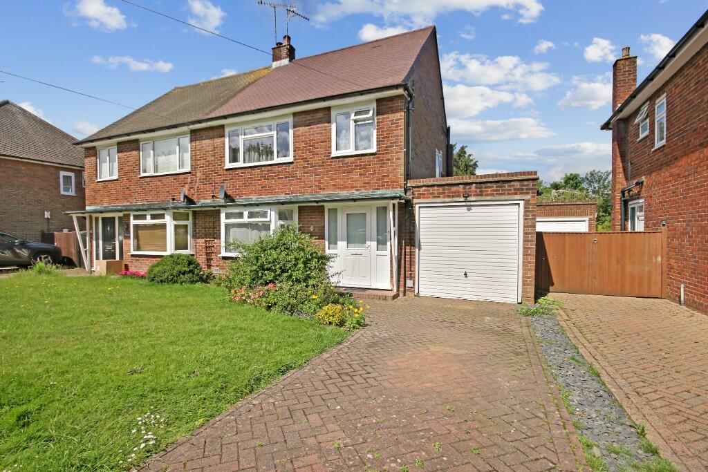 3 bedroom semidetached house for sale in Felbridge Close, East