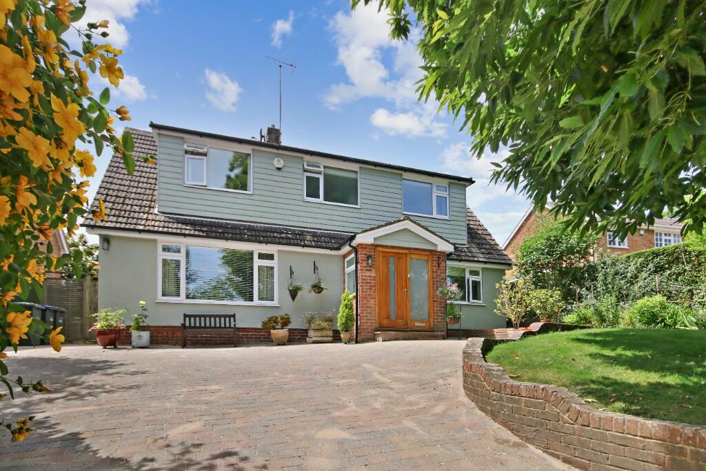 3 bedroom detached house for sale in Harwoods Lane, East Grinstead
