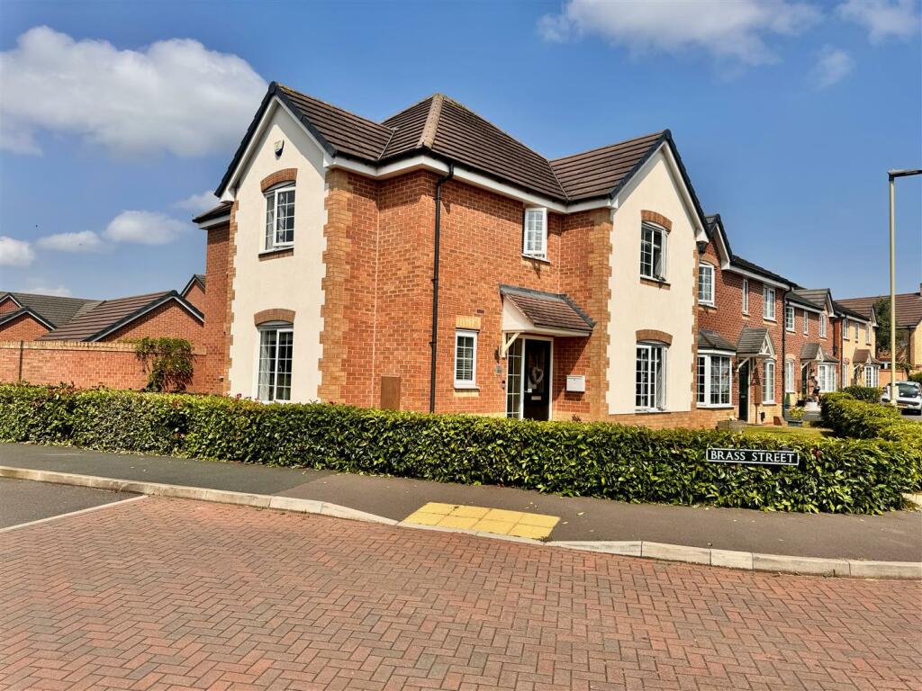 4 bedroom detached house for sale in Watts Drive, Shifnal, TF11