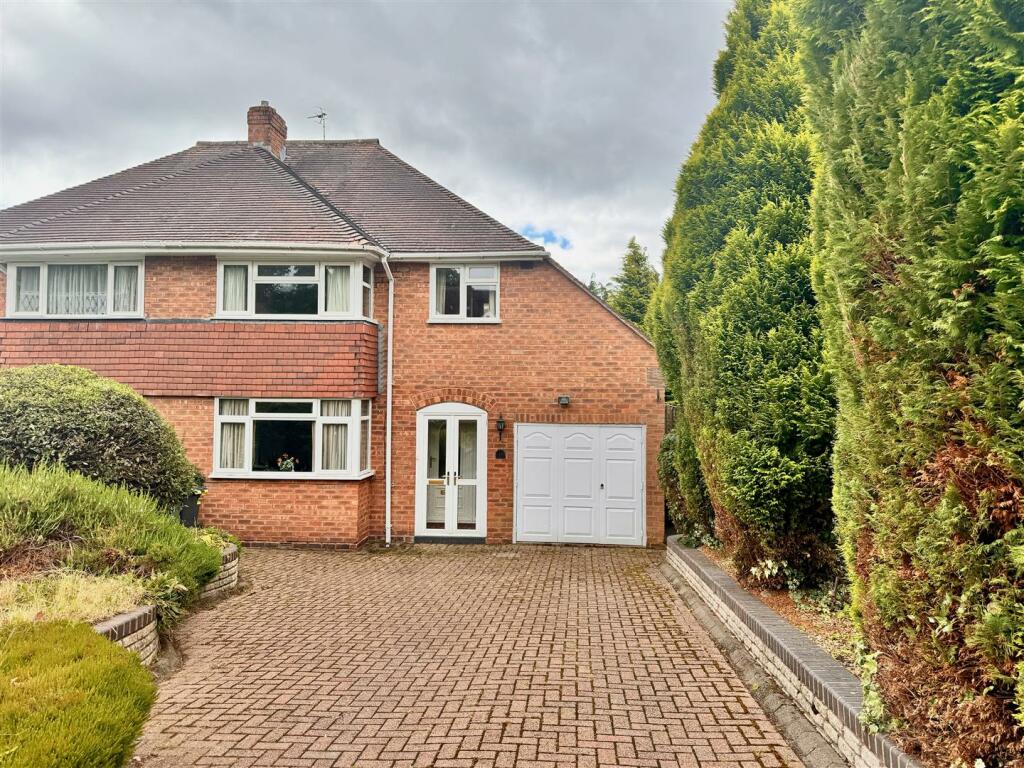 3 bedroom semidetached house for sale in Charters Avenue, Codsall, Wolverhampton, WV8