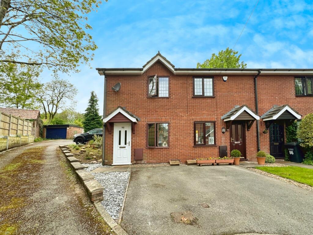 2 bedroom end of terrace house for sale in Cambridge Road, Macclesfield, Cheshire, SK11