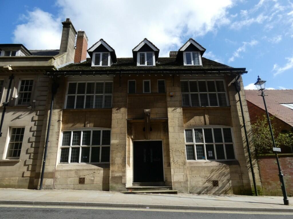 Commercial property for rent in Greaves Street, Oldham, Greater