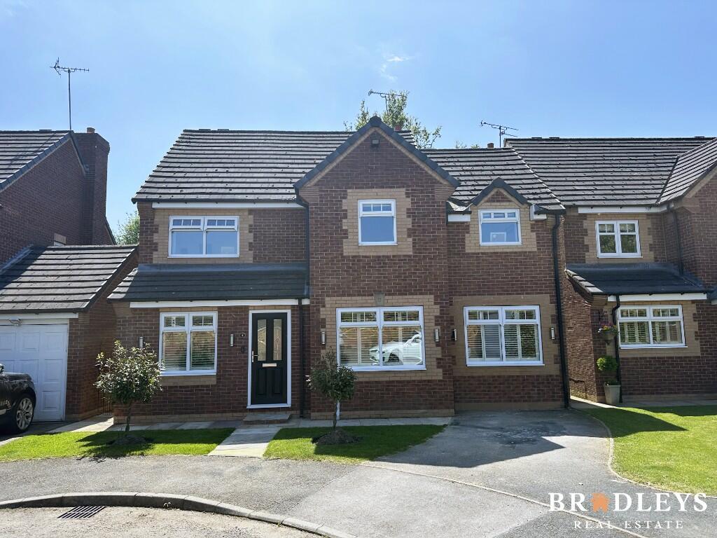4 bedroom detached house for sale in Raven Close, Ackton, WF7