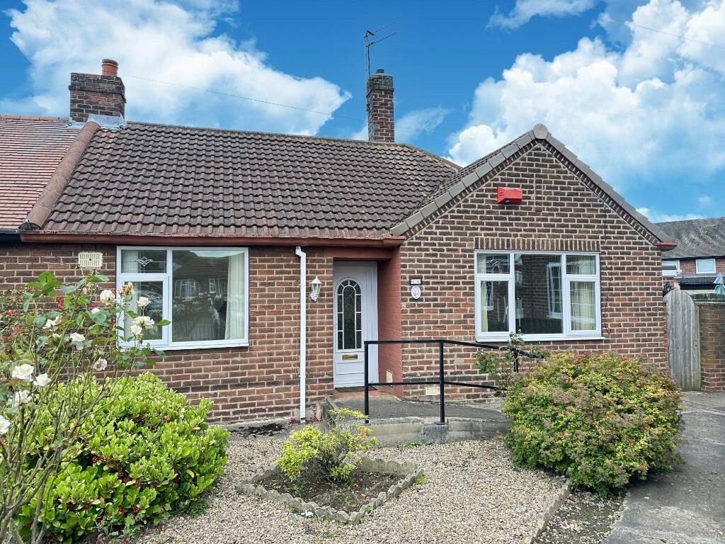 2 bedroom semidetached bungalow for sale in De Lacy Avenue, North