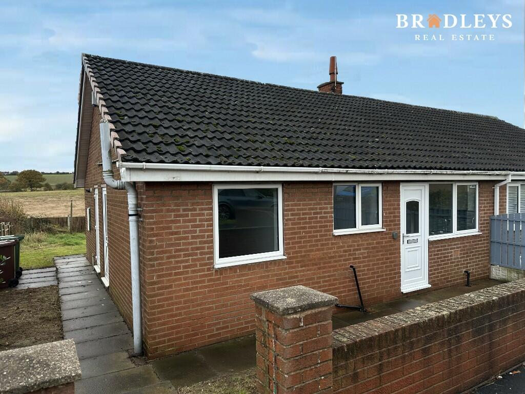 2 bedroom bungalow for sale in Ings Road, WF9
