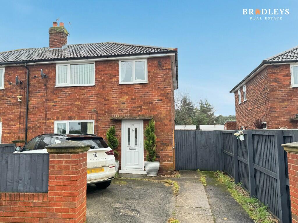 3 bedroom semidetached house for sale in Manor Garth, Kellington, DN14
