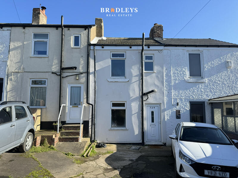 2 bedroom terraced house for sale in Doncaster Road, Crofton, WF4