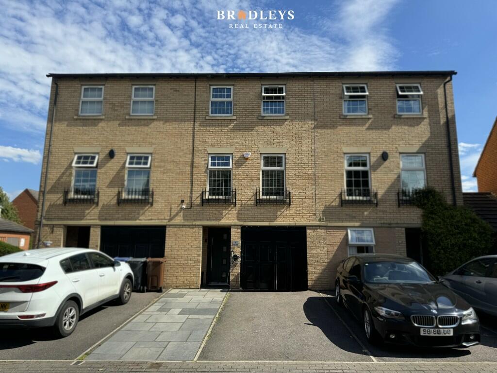 4 bedroom town house for sale in Bretton Close, Barnsley, South