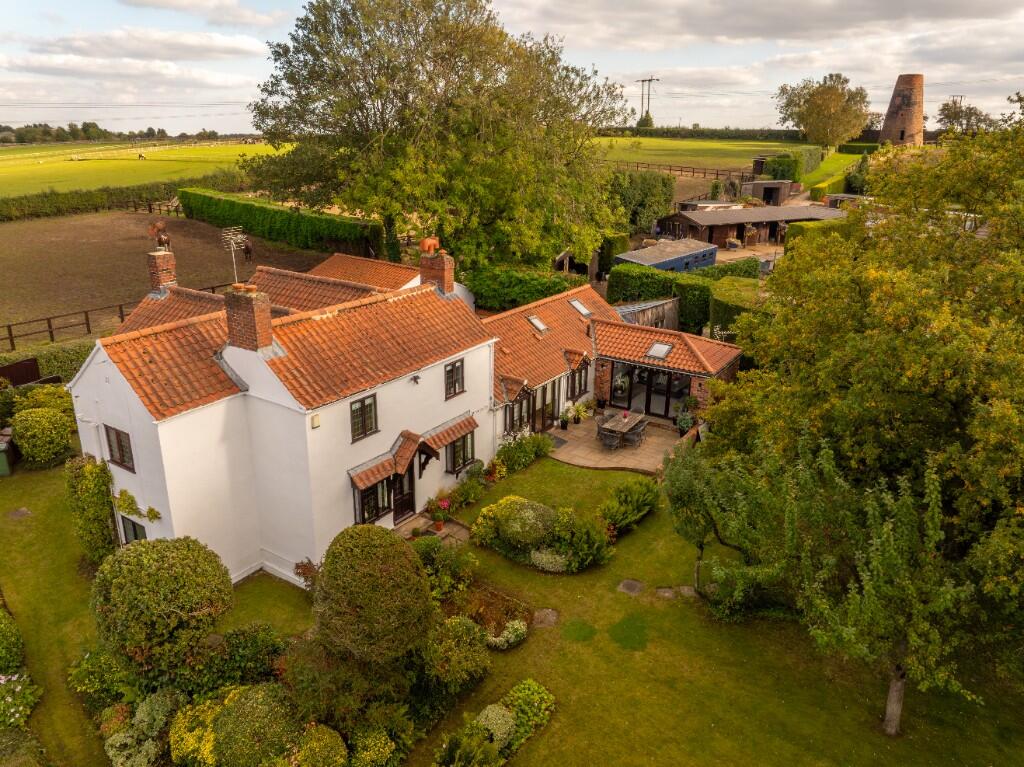 Main image of property: Millhouse, Darrington Road, Pontefract, West Yorkshire, WF8
