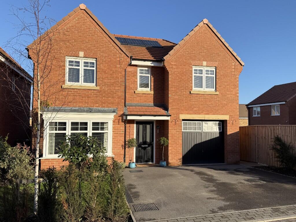 Main image of property: Aspen Mews, Wakefield, West Yorkshire, WF3