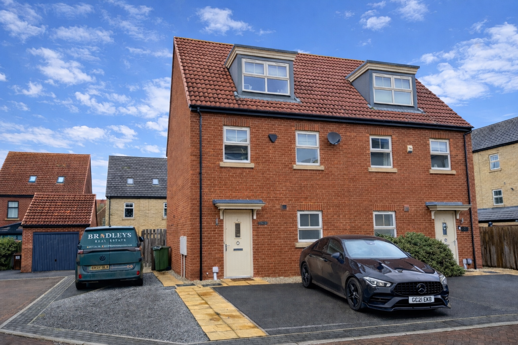 Main image of property: Parkers Fold, Ackworth, WF7