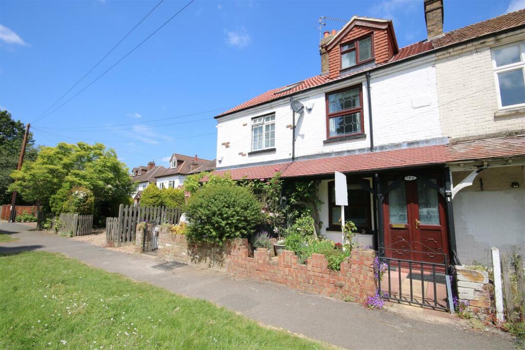 3 bedroom terraced house for sale in The Myrke, Datchet, SL3