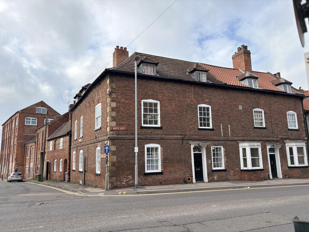 Main image of property: Flat 2, 1-3 Northgate, Newark