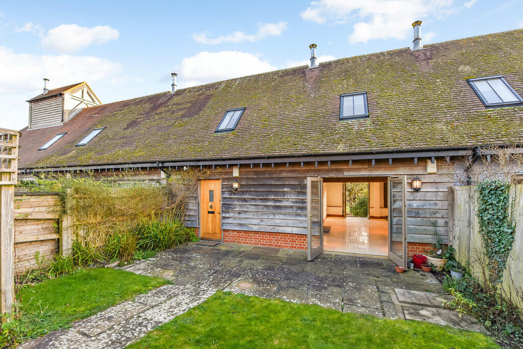 2 bedroom barn conversion for sale in Mid terrace barn conversion, SO21