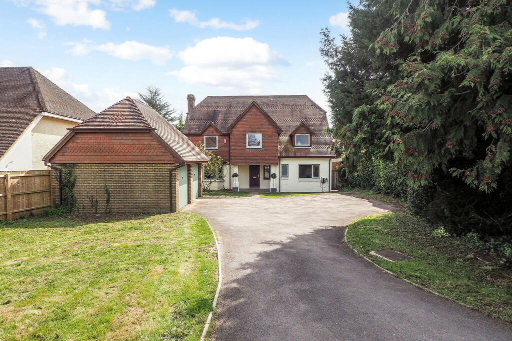 5 bedroom detached house for sale in Quarry Road, Winchester, SO23