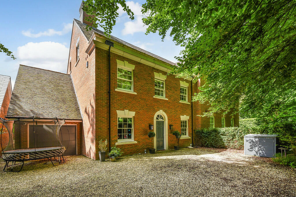 4 bedroom semidetached house for sale in Eyston Drive, Sleepers