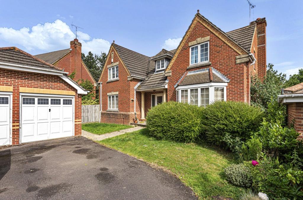 5 bedroom detached house for sale in Johnson View, Whiteley, Fareham