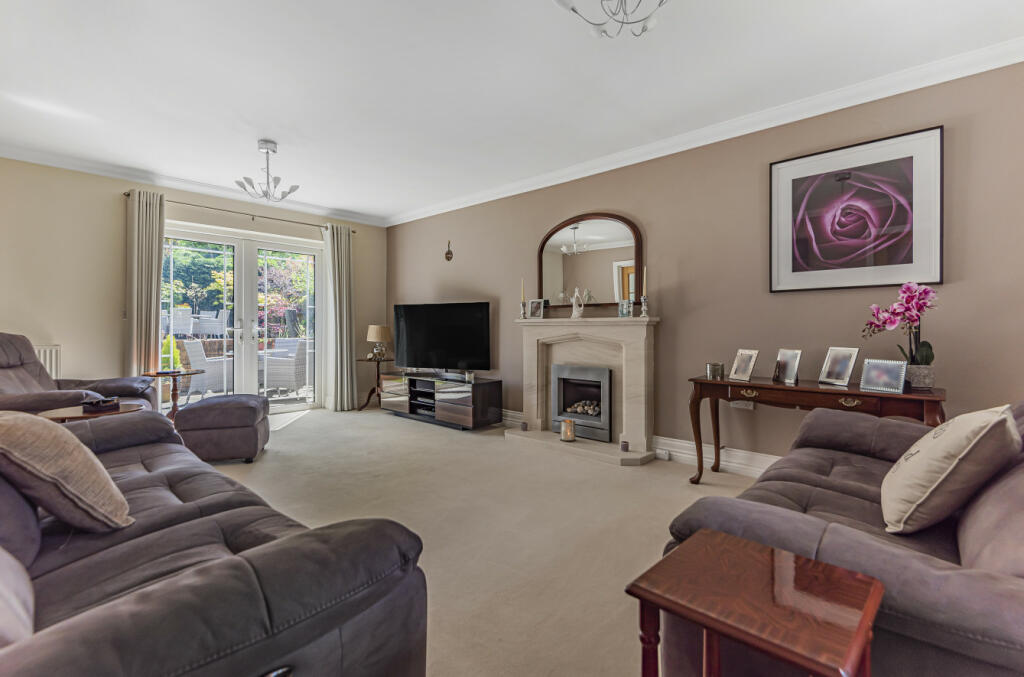 5 bedroom detached house for sale in Botley Road, Burridge, Southampton, Hampshire, SO31