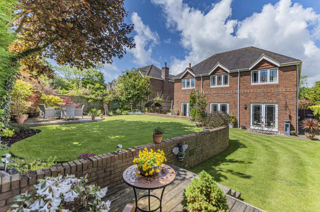 5 bedroom detached house for sale in Botley Road, Burridge, Southampton