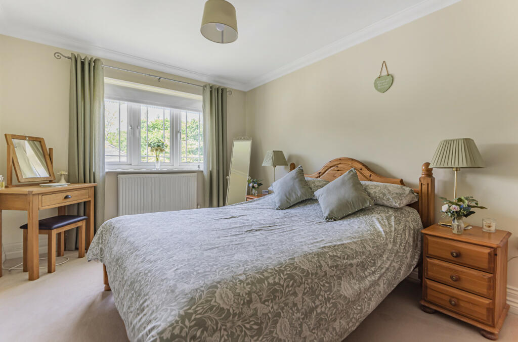 5 bedroom detached house for sale in Botley Road, Burridge, Southampton