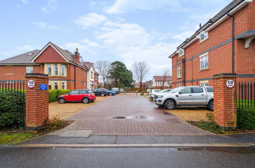 1 bedroom apartment for sale in Chalford Grange, Fareham, Hampshire, PO15