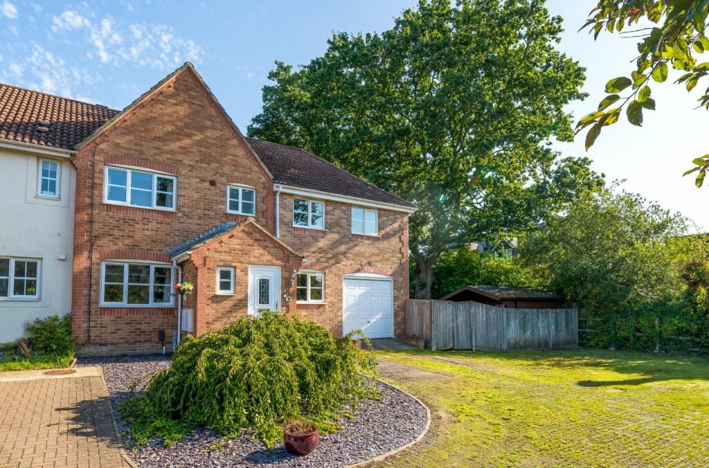 5 bedroom semidetached house for sale in John Bunyan Close, Whiteley, Hampshire, PO15