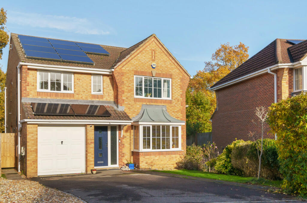 4 bedroom detached house for sale in Haflinger Drive, Whiteley, Fareham