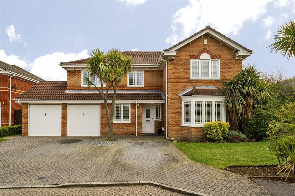 5 bedroom detached house for sale in Leafy Lane, Whiteley, Hampshire, PO15