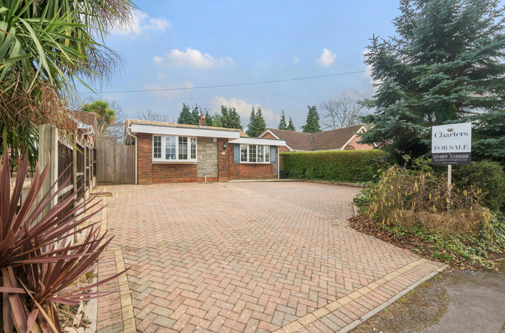 3 bedroom bungalow for sale in Titchfield Park Road, Fareham, Hampshire